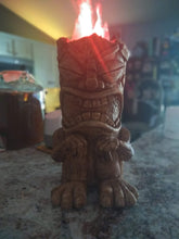 Load image into Gallery viewer, Garden Squatter  Tiki Planter
